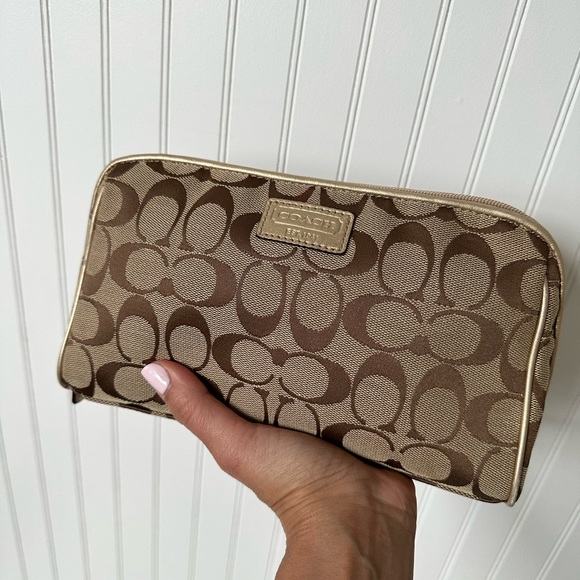 Coach Handbags - Coach Signature logo - Makeup Bag